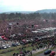 „Jsme pro dialog, ale někdy je třeba ukázat sílu. Je i na nás, abychom se pokusili vytyčit hranice, co je a co už není přijatelné,“ prohlásil herec Ivan Trojan.