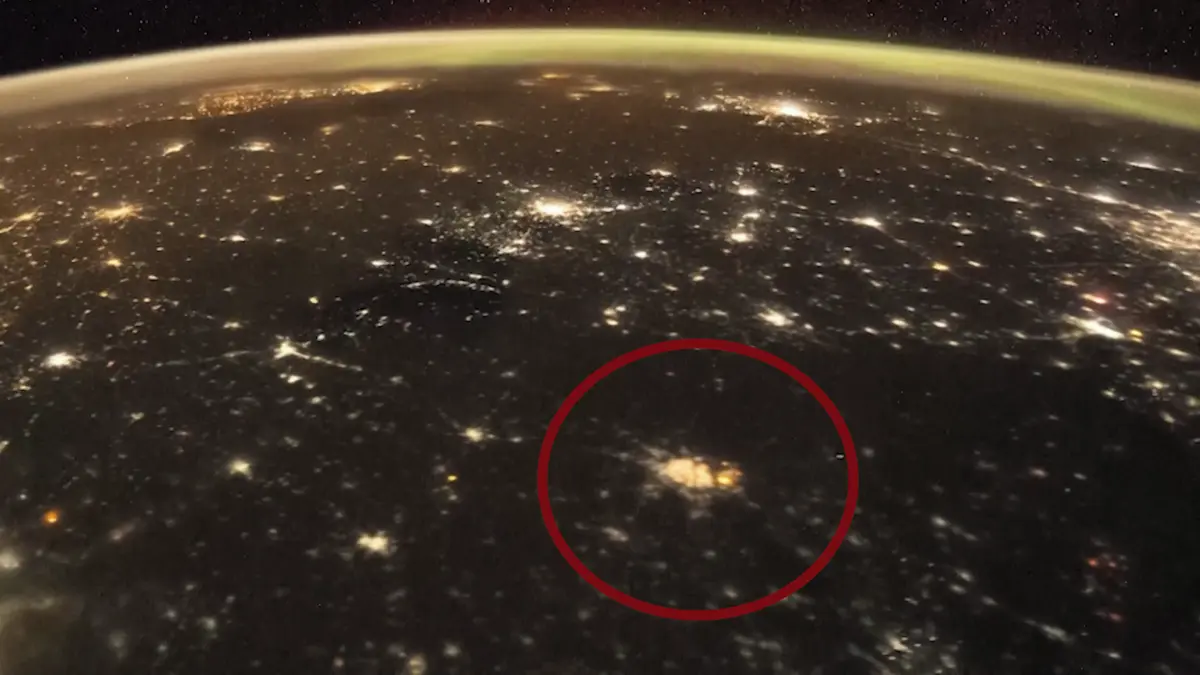 Neuvěřitelné záběry. Útok na Kyjev zachytila Mezinárodní vesmírná stanice