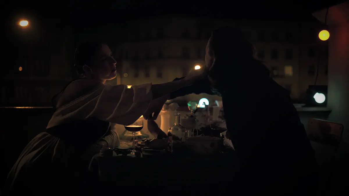 Punk, chaos a jediný večer. Berenika Kohoutová natočila klip s Andrejem Polákem za pár hodin