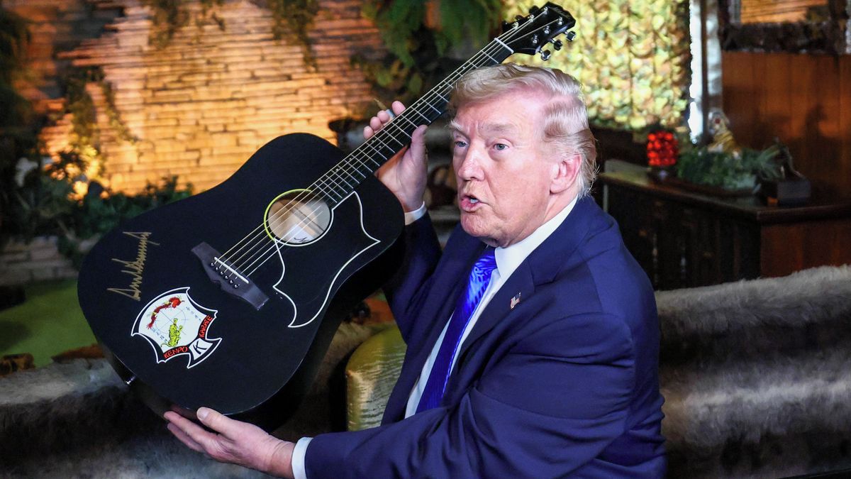 „Elvisův hlas byl neuvěřitelný“. Trump poprvé navštívil bývalé sídlo krále rokenrolu v Memphisu