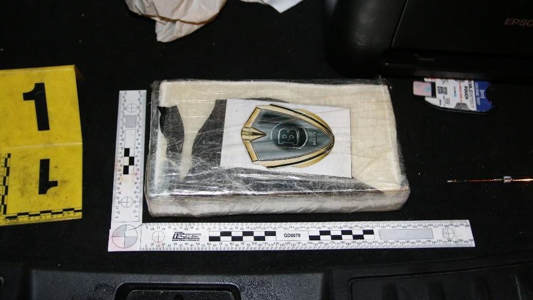 Celníci našli u řidiče na dálnici kilogram kokainu. Droga byla schovaná v chlebníku