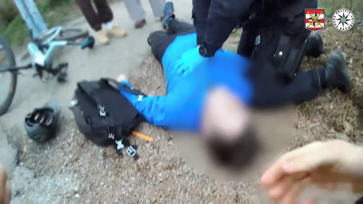 Cyklista zkolaboval u brněnské Kraví hory. Policisté ukázali video ze záchrany