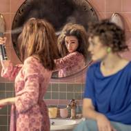 Marie Anna Myšičková a Renáta Matějíčková v v inscenaci Než hvězdy zapadnou v Divadle ABC