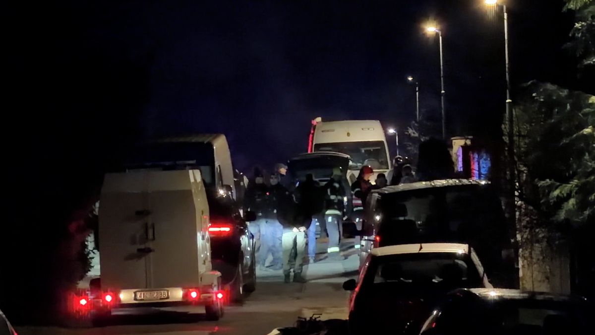 Protidrogová razie v Praze: Podezřelý kanystr spustil manévry