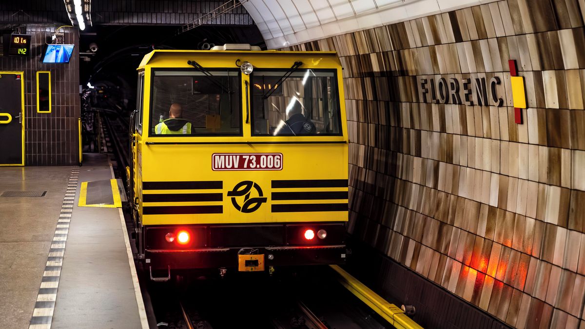 FOTO: Metro nikdy nespí. Nahlédněte do tunelů po odjezdu poslední soupravy