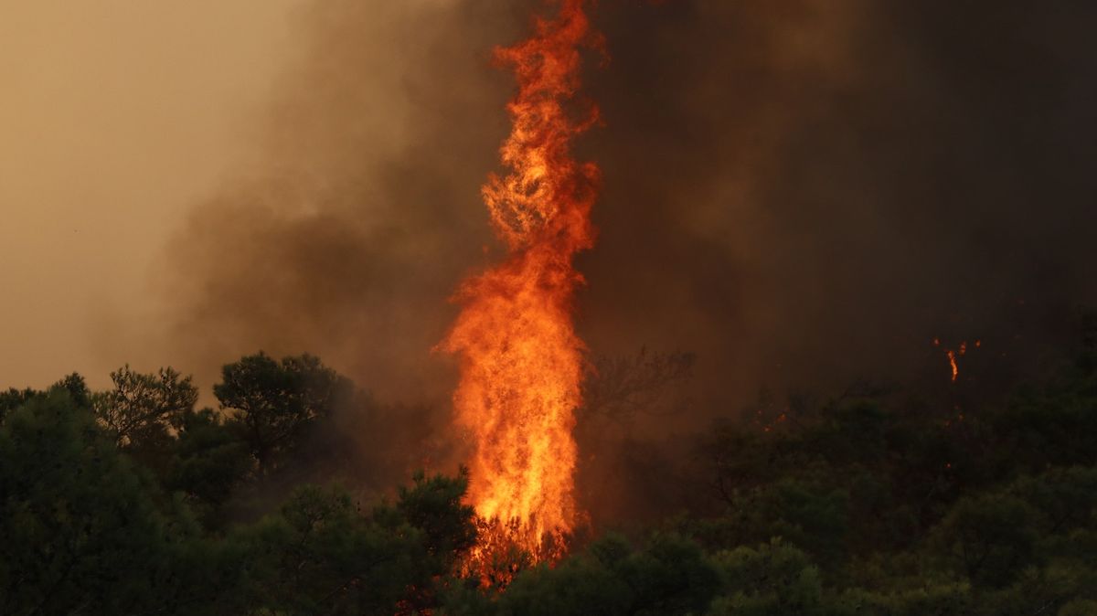 Ohnivá tornáda mohou chránit oceány před ropnými skvrnami