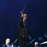 Smyčcový orchestr řídil Walter Attanasi.