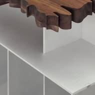 Pohled na desku skříňky Audio Altar