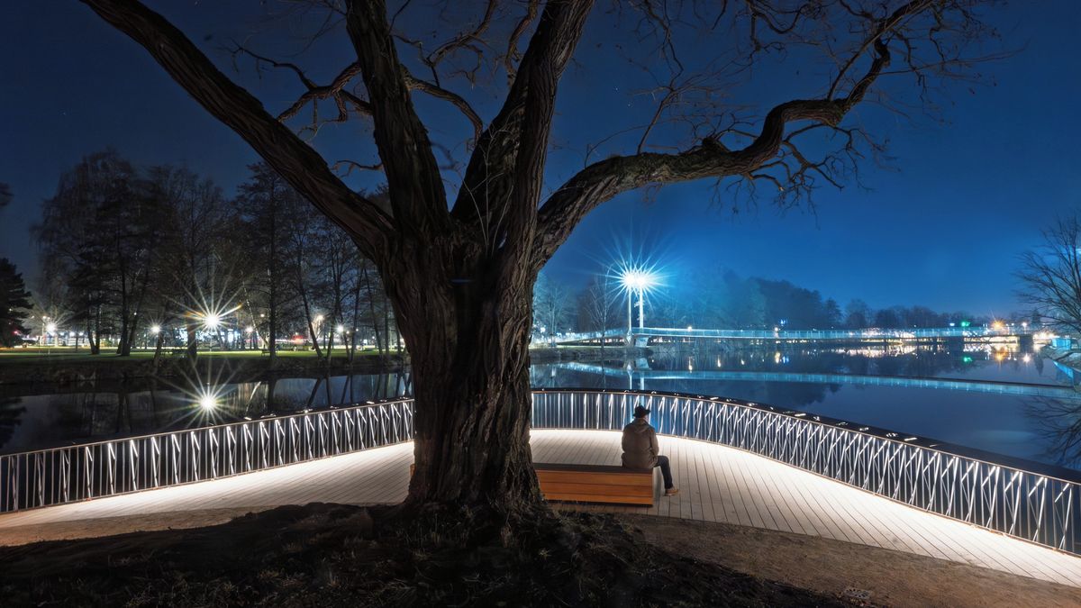 Génius loci na soutoku Malše a Vltavy v Budějovicích umocňuje nové molo. Lidé jsou z něj nadšení