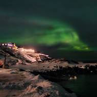 Polární záře na pobřeží Nuuku