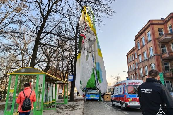 V Polsku se zřítil balon se třemi ženami, pilotka nepřežila. Svědek nehodu natočil