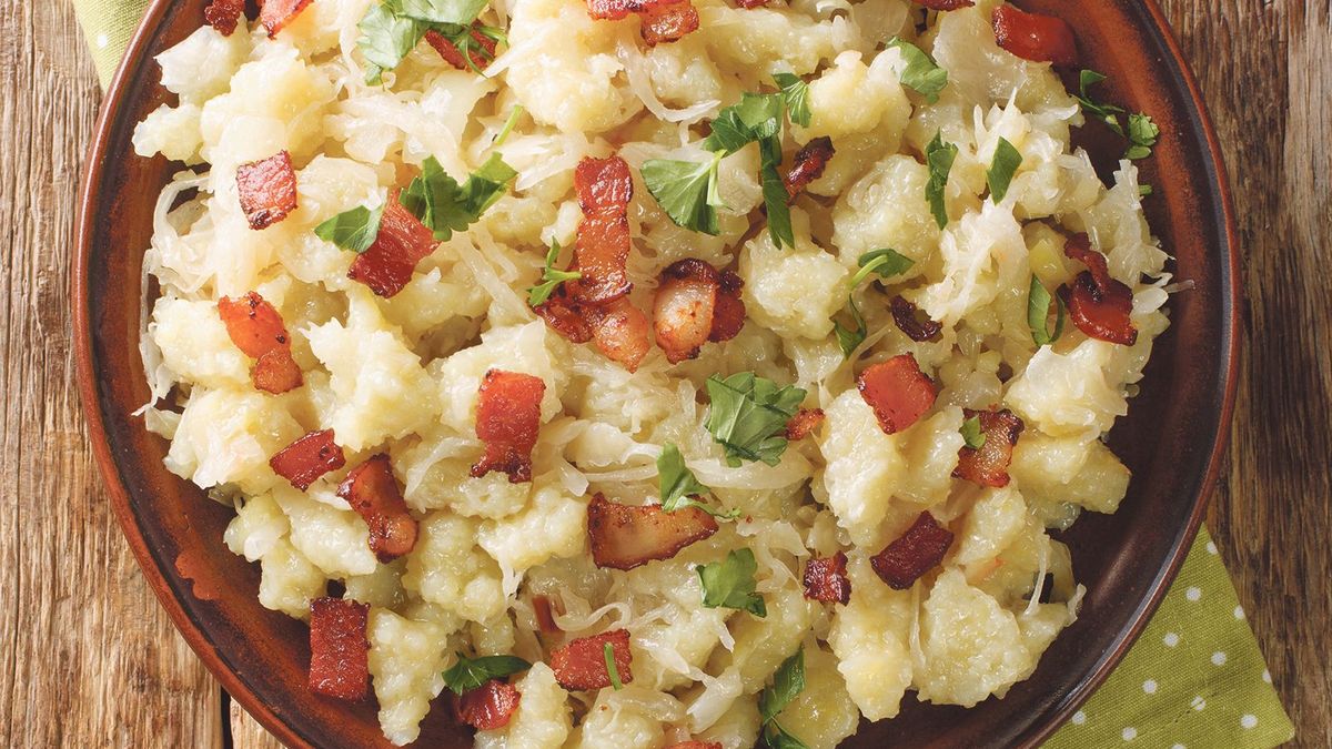 Recept na strapačky, slovenskou klasiku s kysaným zelím