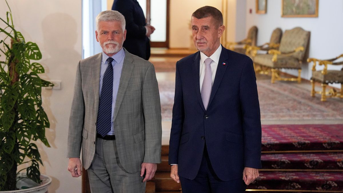 Pavel účast na summitu NATO nevzdává, s Babišem se sejde koncem dubna