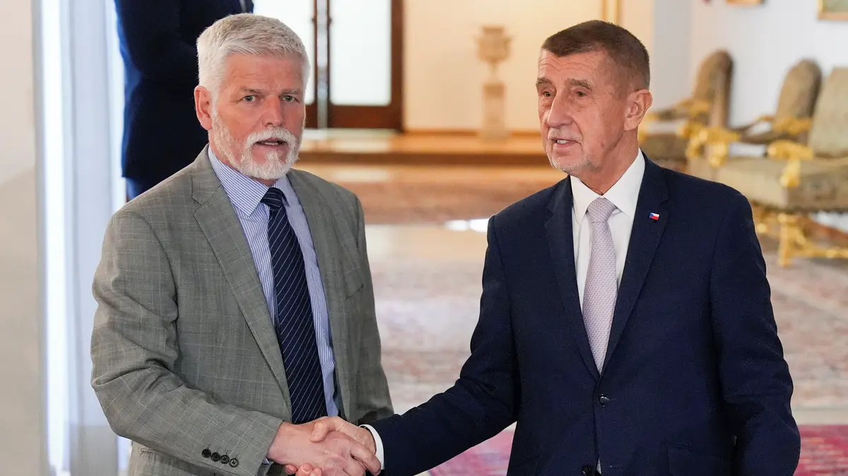 Premiér Babiš s prezidentem na summitu NATO nepočítá - Novinky