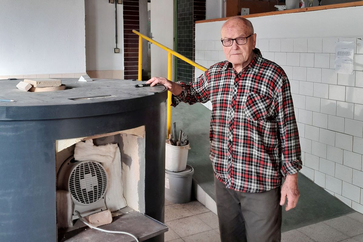 Nová šance pro sklárnu na Karlově. Její majitel po odchodu nájemce staví menší pec