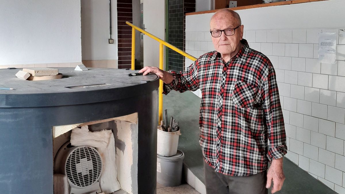 Nová šance pro sklárnu na Karlově. Její majitel po odchodu nájemce staví menší pec