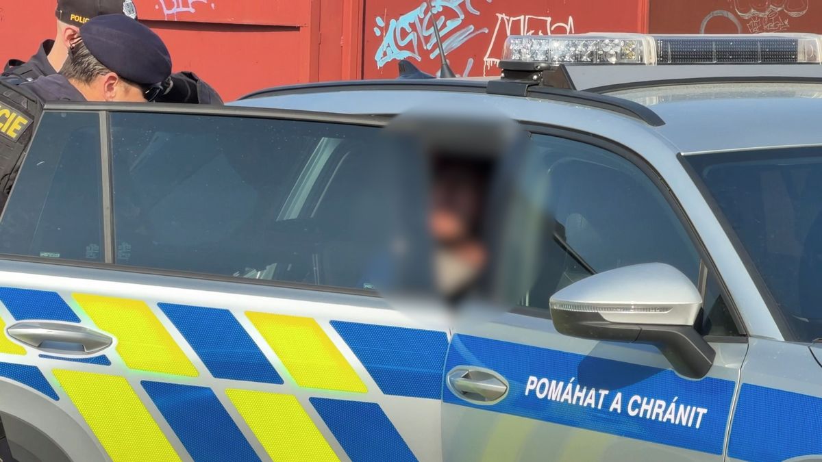 Kvůli výhrůžce násilím policisté prohledali metro a zadrželi muže se čtyřmi promile