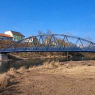 Lávka přes Radbuzu pod soutokem s Úhlavou 