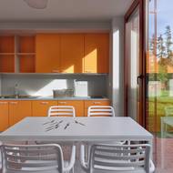 Krom pokojů či technických místností jsou v jednotlivých domácnostech i společné prostory.