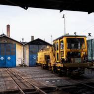 Podbíječka, která je klíčová pro údržbu trati. Majitel aktuálně shání peníze na její opravu. 