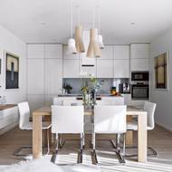 Majitelka ráda vaří, takže kuchyň s ostrůvkem byla logickým krokem.