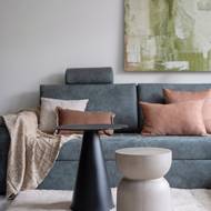 Architekti si při návrhu interiéru pohráli se spoustou detailů.