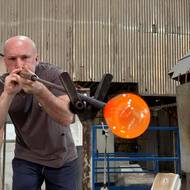 Výroba půllitru ve sklárně Rückl