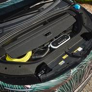 Přední kufr dostaly po modernzaci také další elektrické škodovky, skvěle sem pasuje i plato zadního kufru.