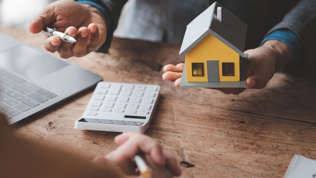 Banky přitvrzují vůči investičním hypotékám. Tisíce lidí budou potřebovat více peněz