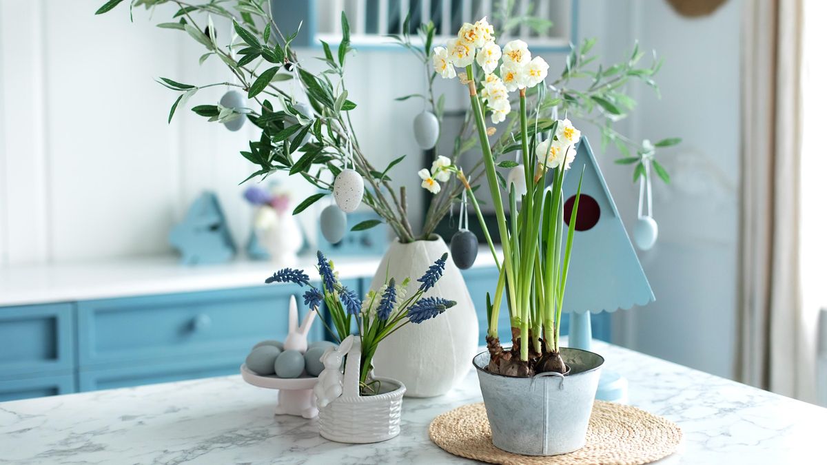 Velikonoční tabule plná květin. Čím oživit sváteční výzdobu?
