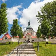 Při putování Vysočinou nezapomeňte navštívit také Kostel svatého Jana Nepomuckého na Zelené hoře ve Žďáru nad Sázavou.