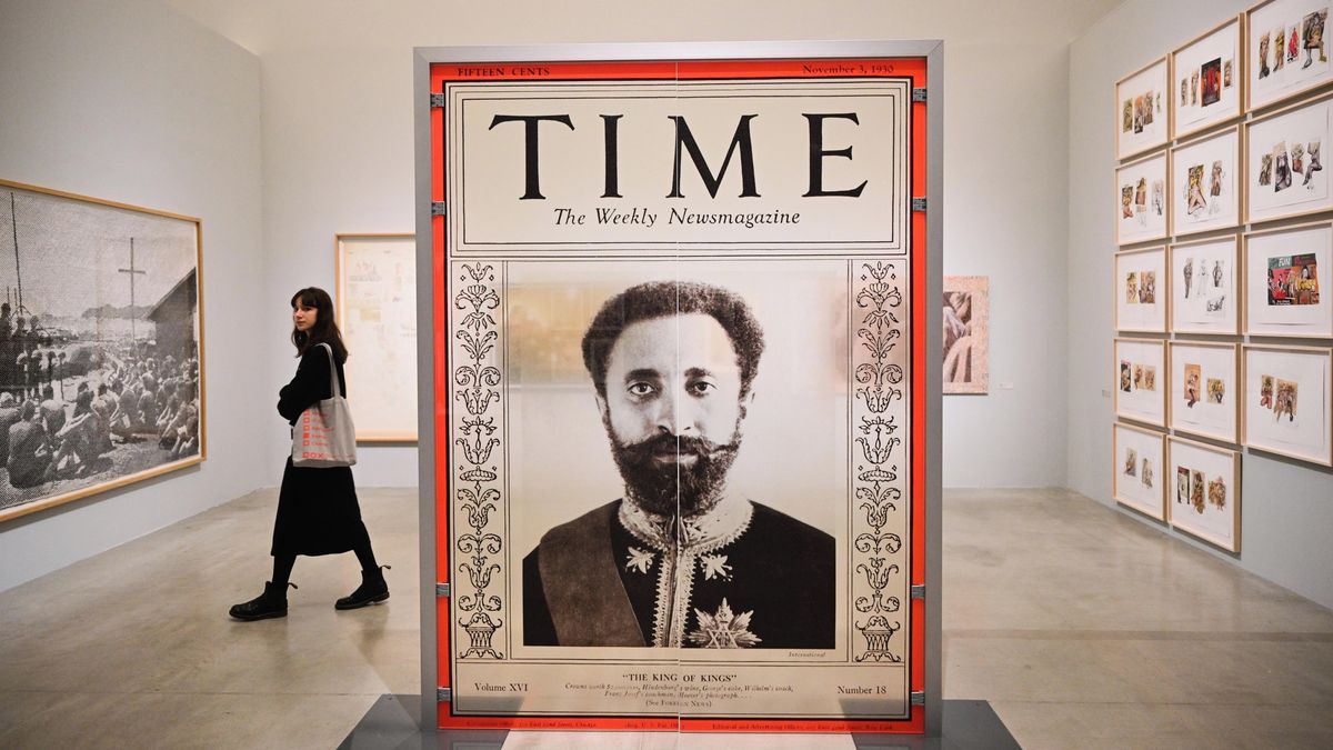 Výstava v centru DOX ukazuje, jak tištěná média za sto let ovlivnila společnost, včetně umění