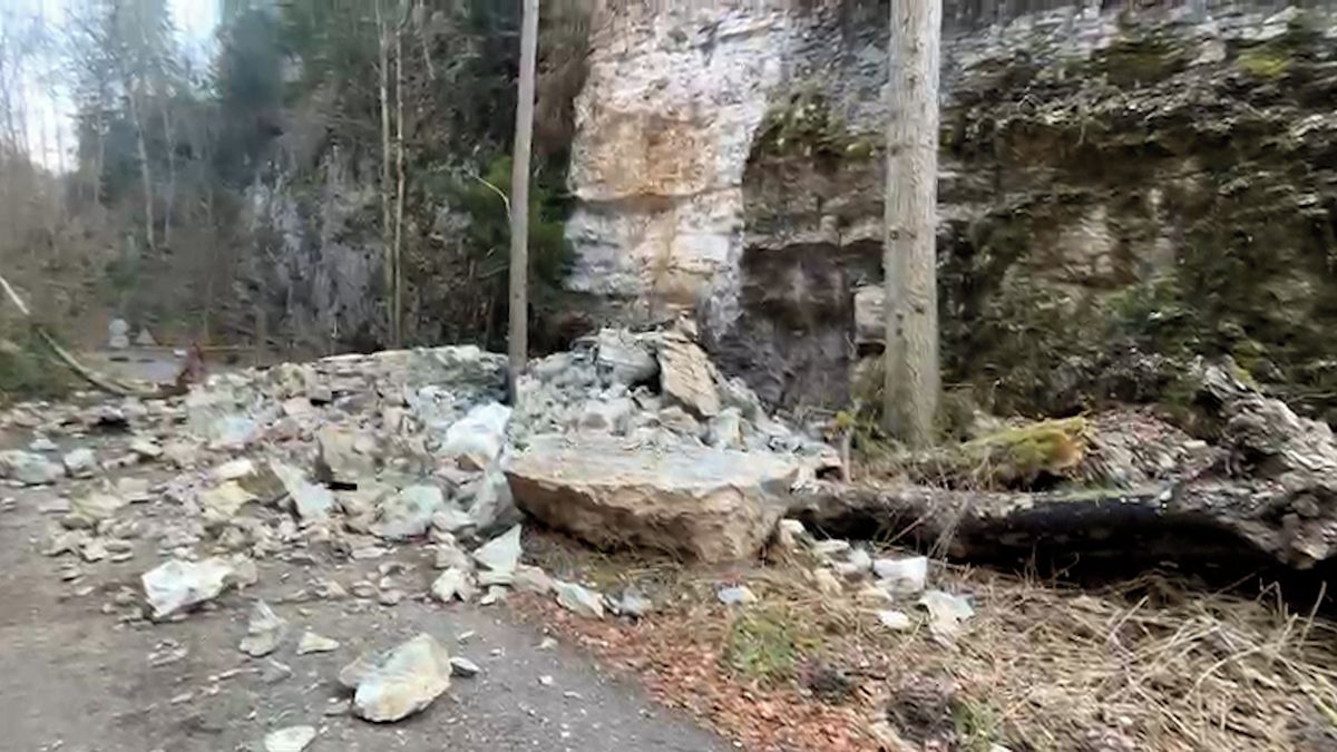 V Moravském krasu bude nutné strhnout dva skalní bloky. Leží nad stezkou na Macochu