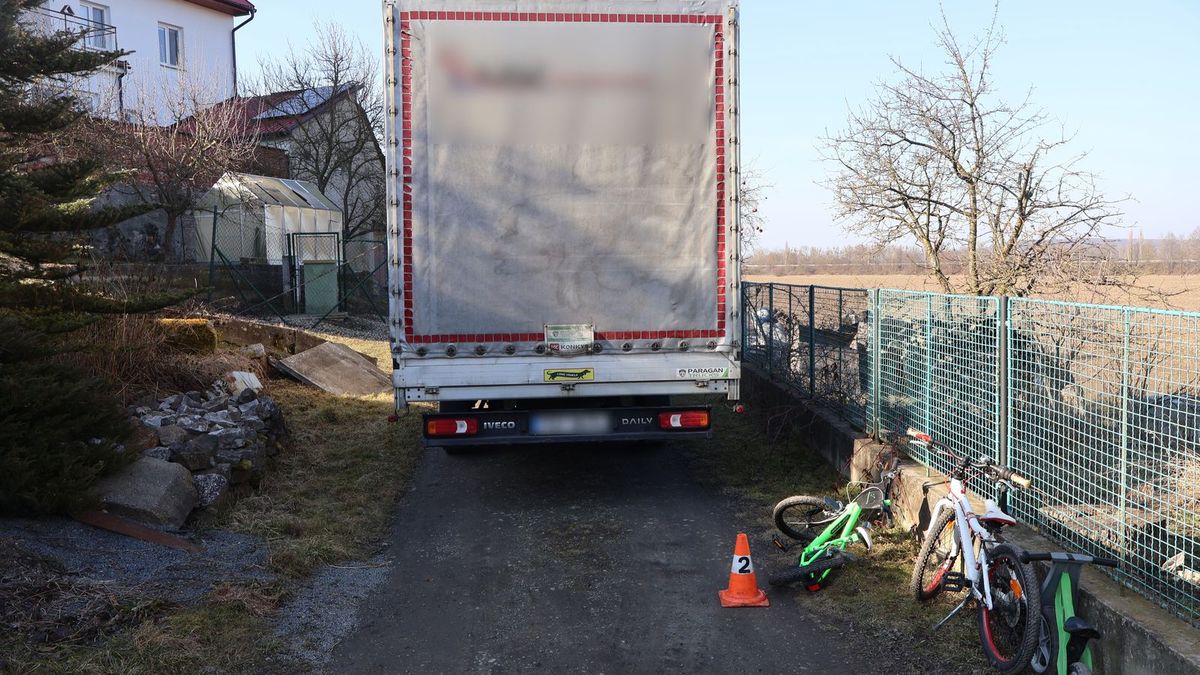 Řidič náklaďáku nadýchal odpoledne téměř pět promile. Slivovice jsem se napil po nehodě, tvrdil