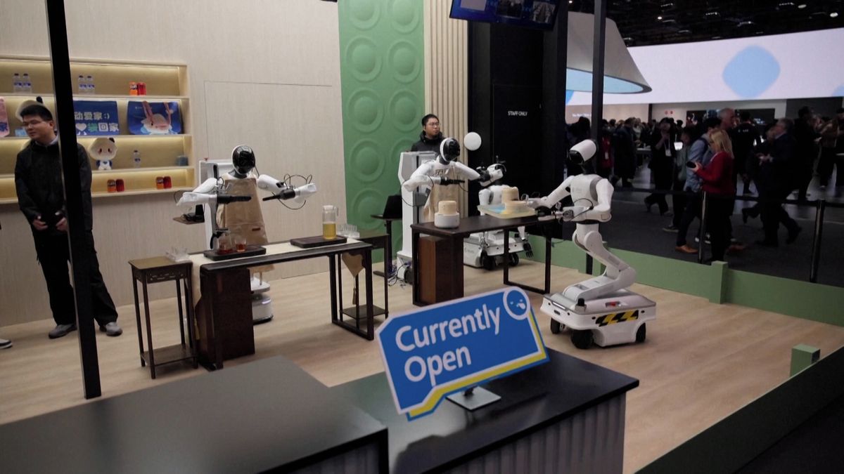 PŘEHLEDNĚ: Co přinesl druhý den MWC 2026? Skládací mobily i rolovací notebooky