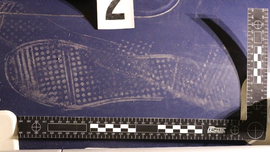 Parta zlodějů vykradla garáž v Mostě a způsobila škodu za čtvrt milionu korun