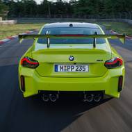 Pro model M2 CS automobilka připravila nový výfukový systém.