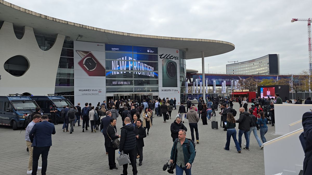 PŘEHLEDNĚ: Co přinesl první den největšího mobilního veletrhu MWC 2026