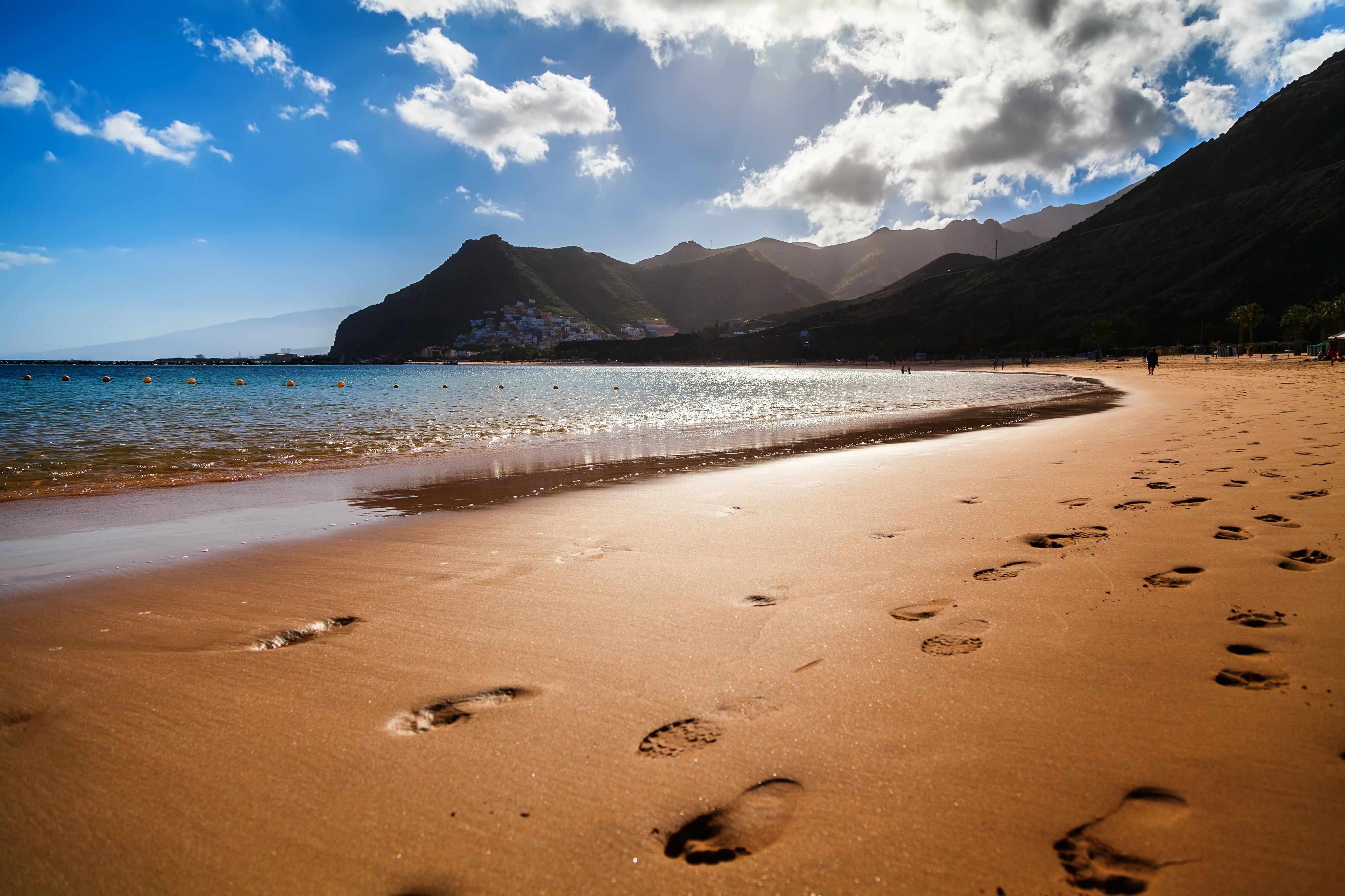 Tenerife chuẩn bị tổng dọn dẹp bãi biển. Chi phí gần hai tỷ