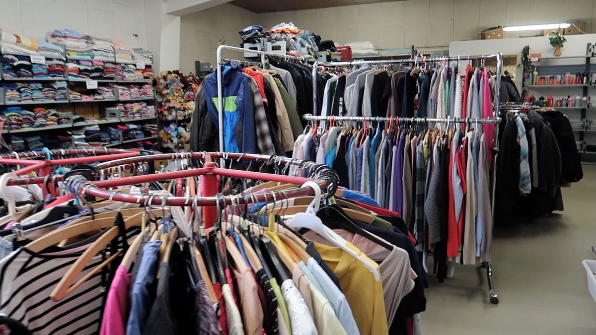 Plzeň ruší kontejnery na textil. Snad oblečení neskončí v popelnicích, doufají v charitě