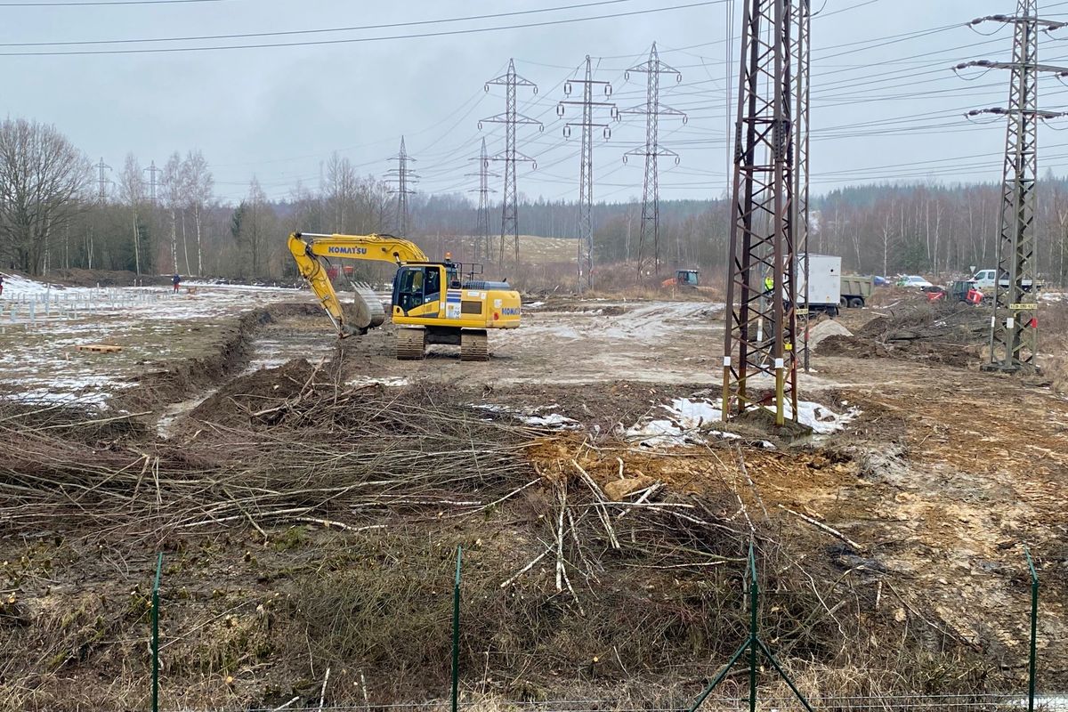 Na Sokolovsku roste jedno z největších bateriových úložišť v Česku. Sloužit začne už v červnu