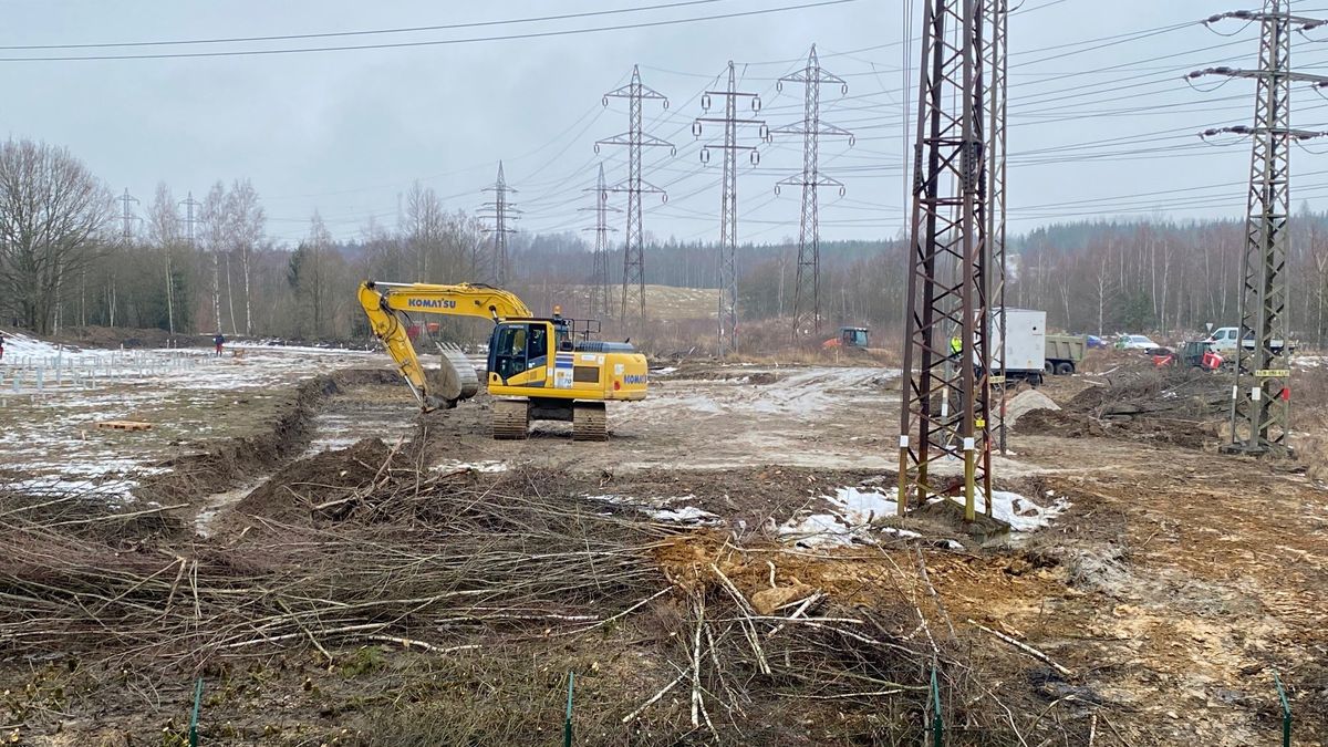 Na Sokolovsku roste jedno z největších bateriových úložišť v Česku. Sloužit začne už v červnu
