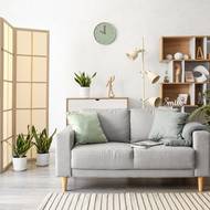 jednotlivé zóny není nutné hned oddělovat příčkami nebo polopříčkami. Mnohdy úplně postačí paraván.