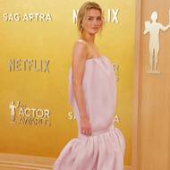 Sarah Pidgeonová v šatech z letní kolekce Balenciaga 2026