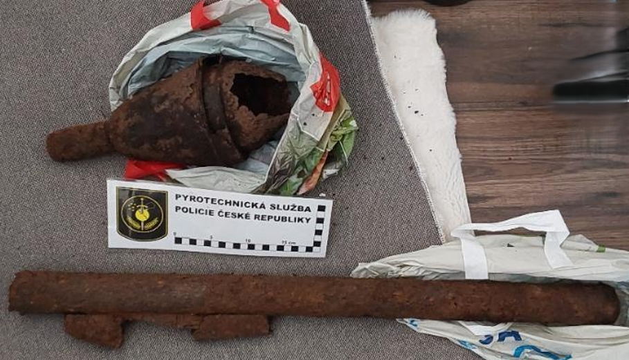 Pistole, pušky a panzerfaust. Lidé v Ústeckém kraji odevzdali během amnestie policii už na sto zbraní