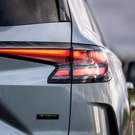 Zadní LED světla působí moderně.