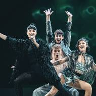 Zcela zásadní roli v inscenaci hraje živá hudba Katarzie (vlevo), která pro Rest in Euphoria složila originální hudební kompozici a při každém uvedení ji osobně a živě interpretuje.