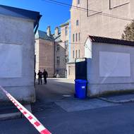 Areál školy v Tyršově ulici prohledává policie.