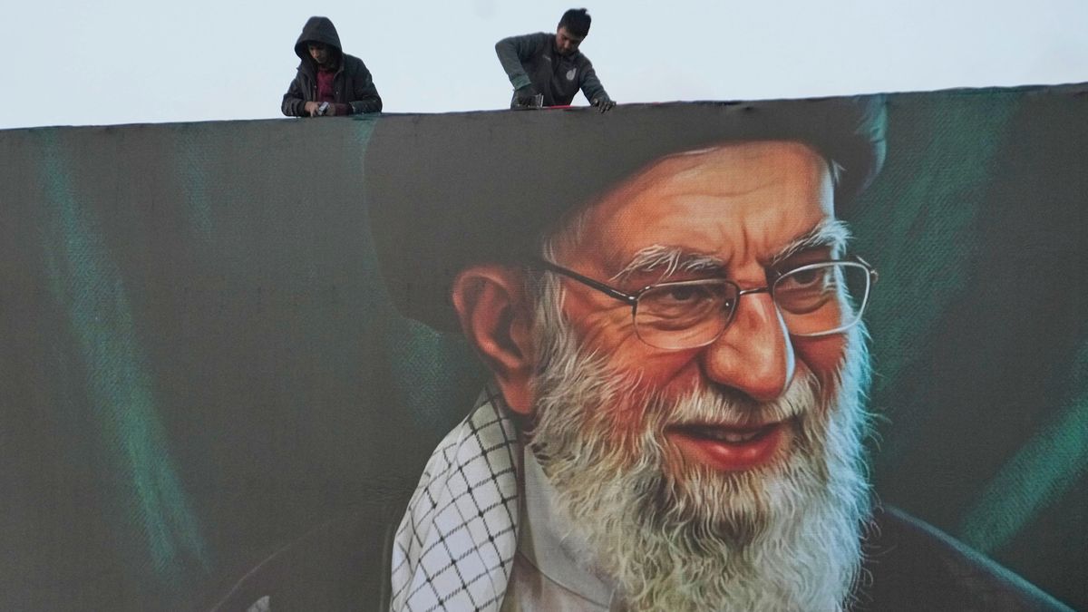 Vystopovat Chameneího pomohly Mosadu teheránské dopravní kamery