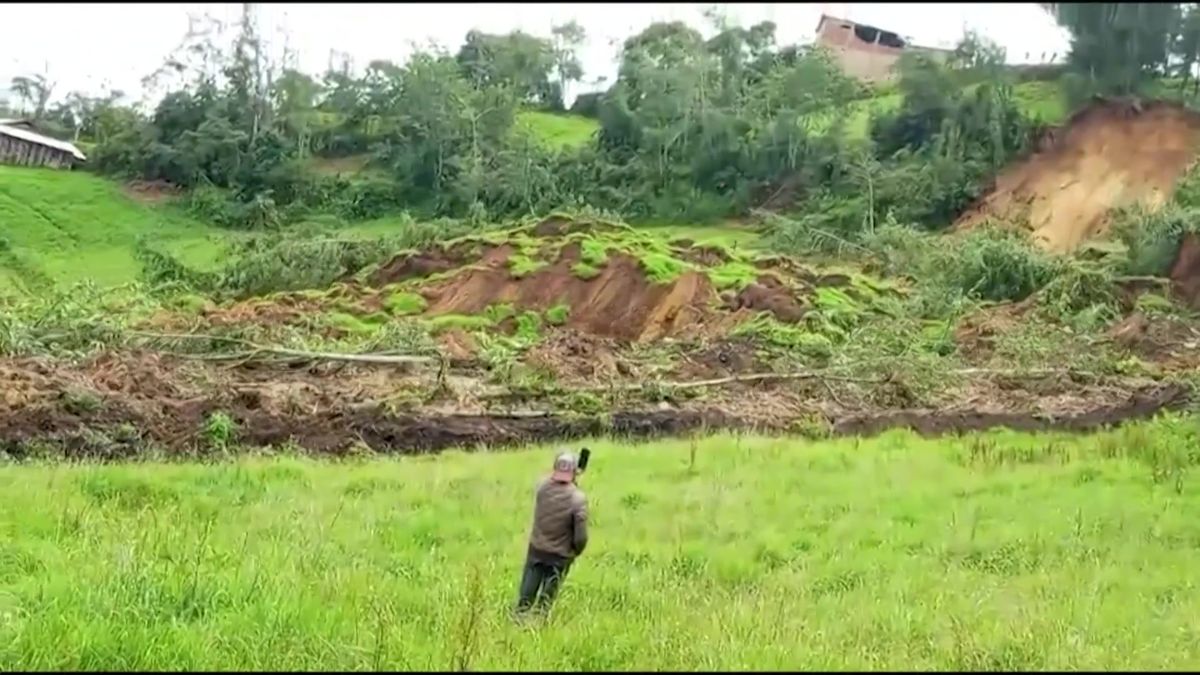Místní natočili sesuv v Peru. Bahno a kameny se valily kousek od nich